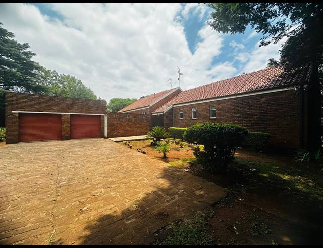 330M² OFFICE TO LET IN KENLEAF